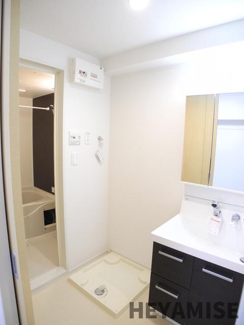 洗面設備　※同間取りの別号室写真です。