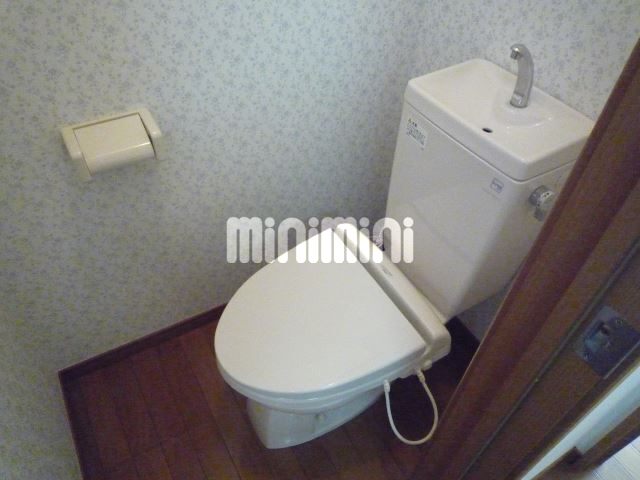 トイレ　落ち着く空間でホッと一息。ウォームレット付きです