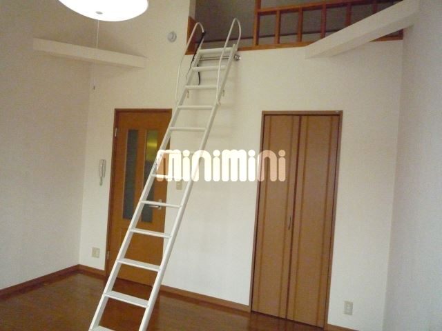 その他　天井が高く開放感のあるお部屋