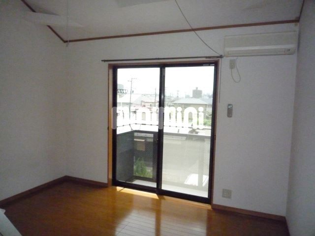 居室・リビング　南向きで日当たり良好