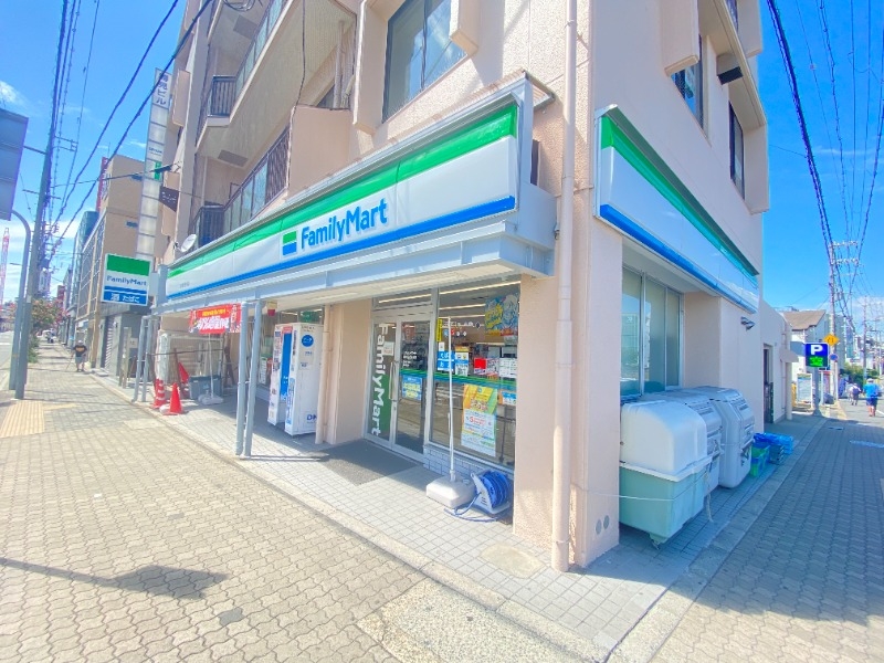 コンビニ　ファミリーマート垂水区役所前店（コンビニ）まで517m