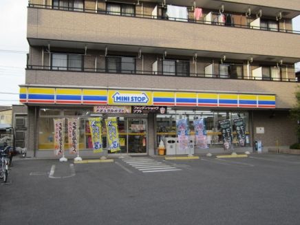コンビニ　ミニストップ川口中青木店（コンビニ）まで520m