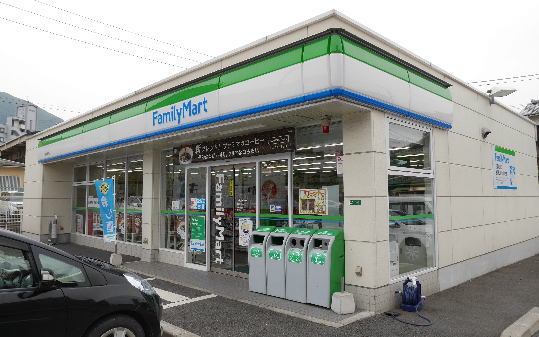 コンビニ　【ファミリーマート小倉熊本店】（コンビニ）まで151m