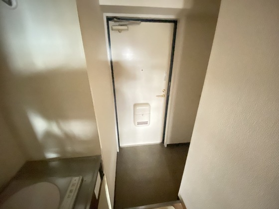 玄関　※別号室の写真です