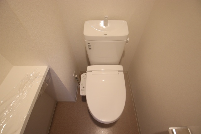 トイレ　※別室の参考写真の為、現況優先です。