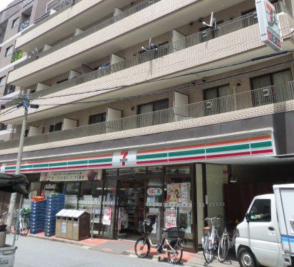 コンビニ　セブン-イレブン 港区麻布十番３丁目店（コンビニ）まで117m