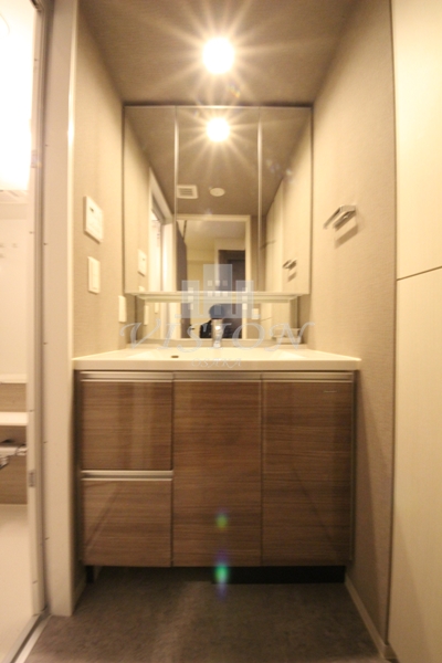 洗面設備　写真は別タイプのお部屋です。