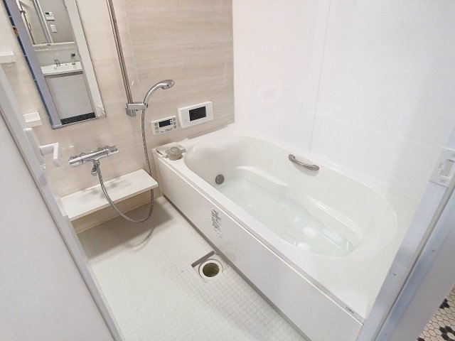 バス・シャワールーム　掲載写真は空室の一例です。実際のお部屋と仕様等が異なる場合、