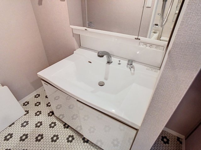 洗面設備　掲載写真は空室の一例です。実際のお部屋と仕様等が異なる場合、