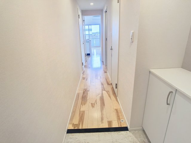 玄関　掲載写真は空室の一例です。実際のお部屋と仕様等が異なる場合、