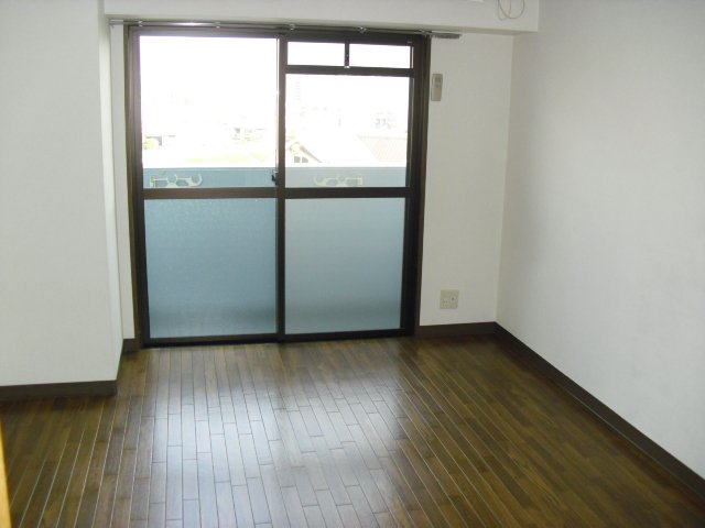 居室・リビング　同物件別号室