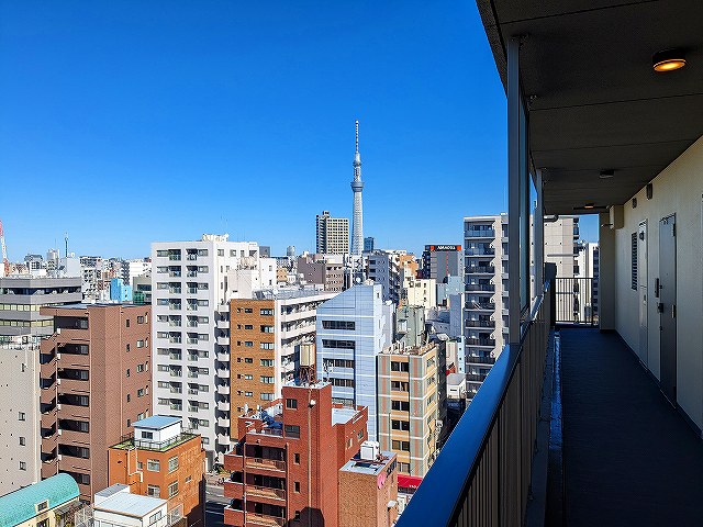 眺望　13F共用廊下、上層階の共用廊下からスカイツリー・隅田川花火