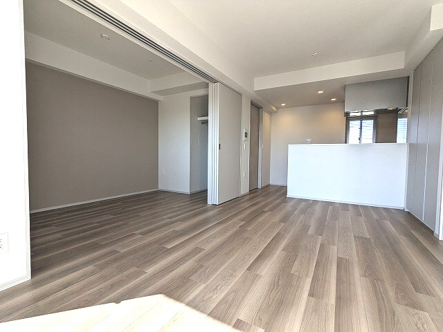 その他部屋・スペース　全室南向き日当り眺望良好です、リビングと6.9帖洋室にエアコ