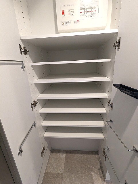 玄関　ワイドでトールタイプのシューズＢＯＸです