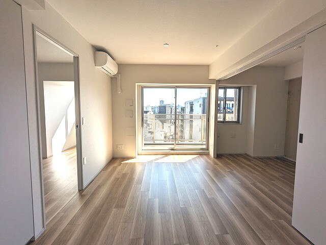 居室・リビング　全室南向き日当り眺望良好です、リビングと6.9帖洋室にエアコ