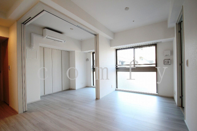 居室・リビング　明るいリビング