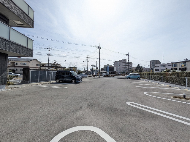 駐車場　敷地内駐車場