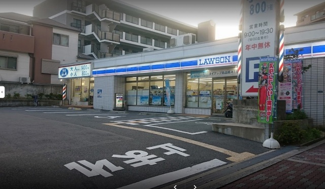 コンビニ　ローソン吹田千里山東四丁目店（コンビニ）まで550m
