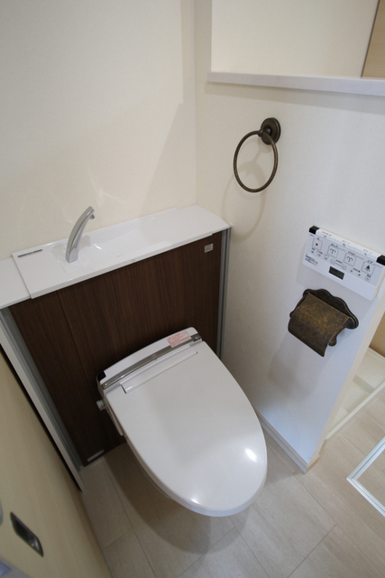 トイレ　※他のお部屋の参考写真です