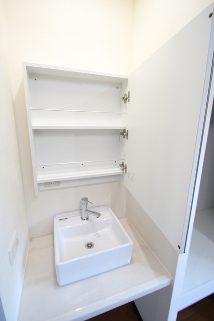 洗面設備　※他のお部屋の参考写真です
