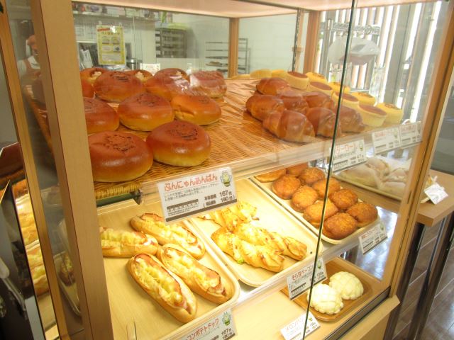 飲食店　Ｃａｆｅブンブン　パンに焼きつけられたイラストが可愛い♪（飲食店）まで100m