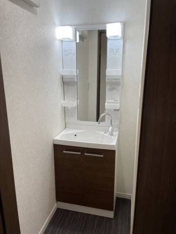 洗面設備　【築浅！！キレイで明るいお部屋です！！】