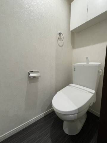 トイレ　【築浅！！キレイで明るいお部屋です！！】