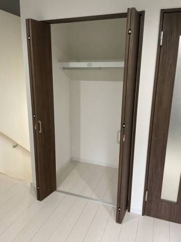 収納　【築浅！！キレイで明るいお部屋です！！】