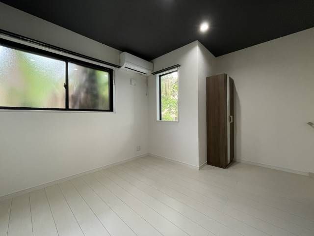 居室・リビング　【築浅！！キレイで明るいお部屋です！！】