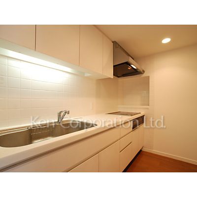 キッチン　同タイプ20階のお部屋を撮影。仕様が異なることがあります。