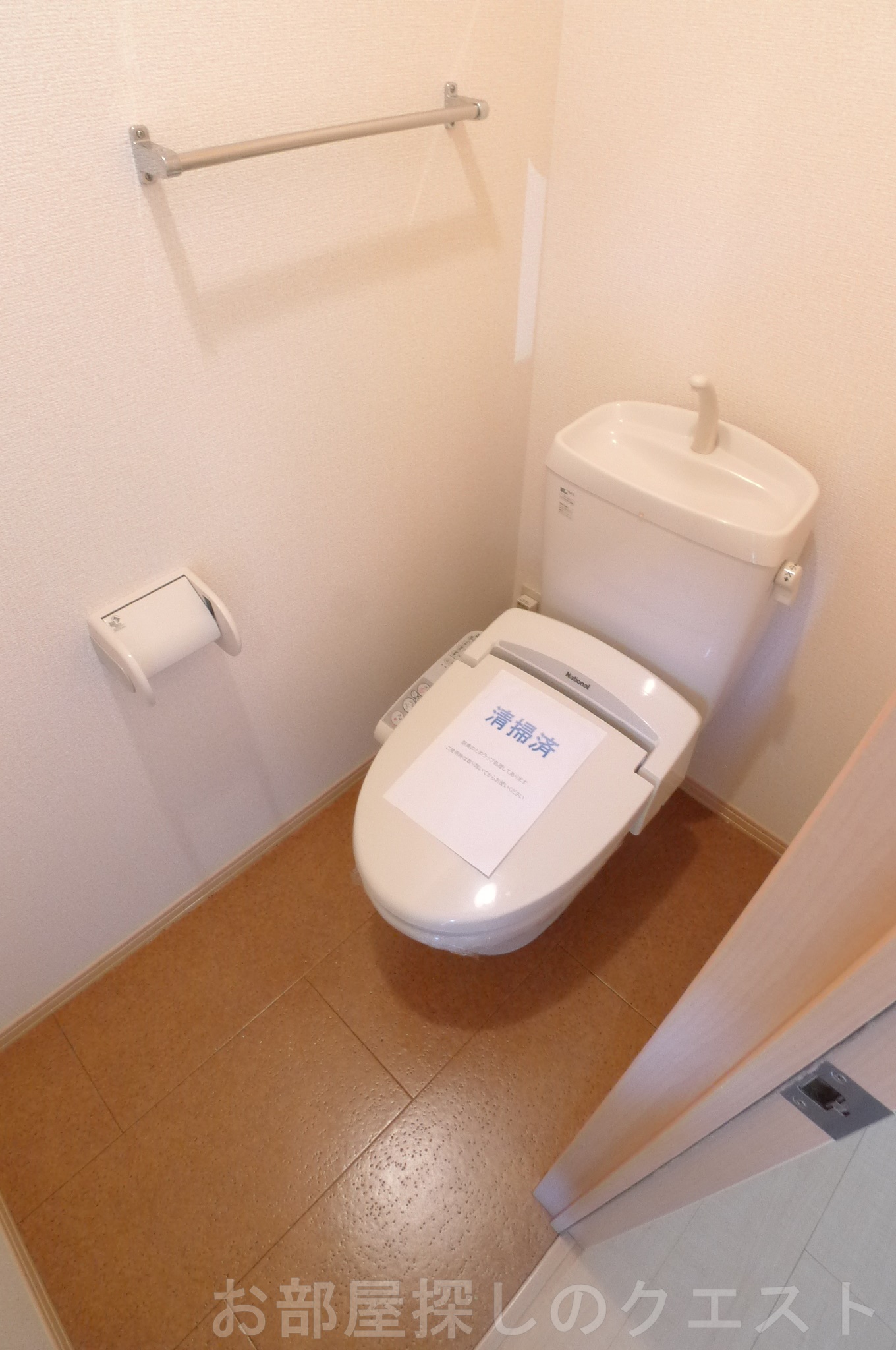 トイレ　（写真は同タイプ）