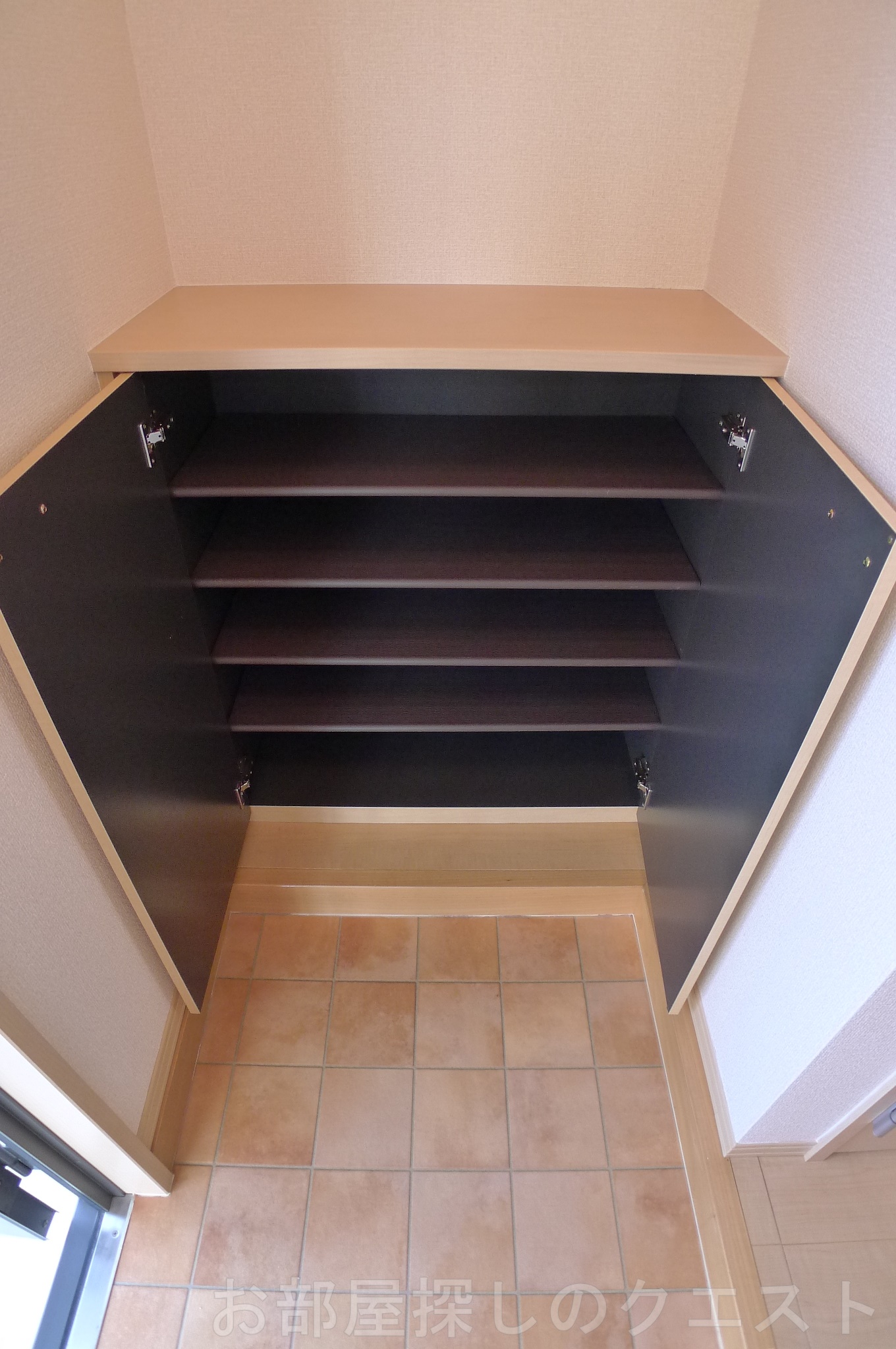 玄関　（写真は同タイプ）