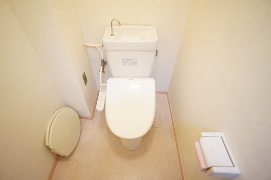 トイレ　※別号室のお写真となります※現況優先