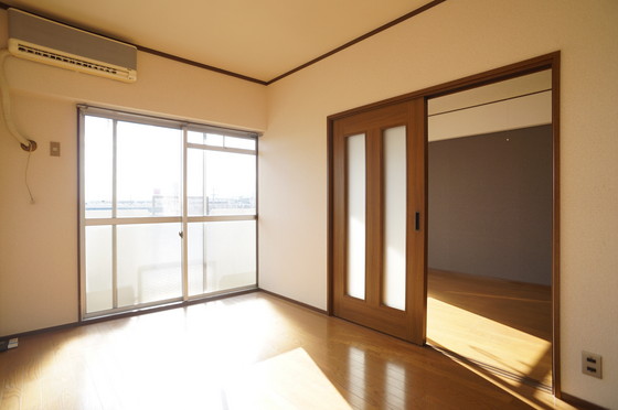 居室・リビング　※別号室のお写真となります※現況優先