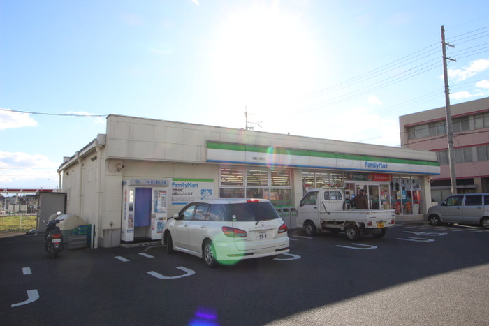 コンビニ　ファミリーマート（コンビニ）まで360m