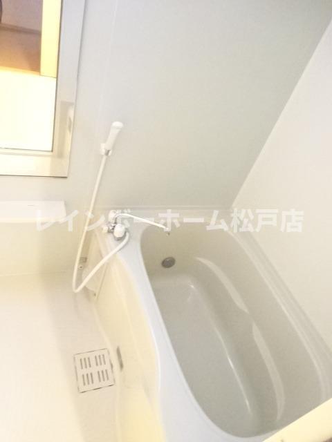 バス・シャワールーム　落ち着いた空間のお風呂です