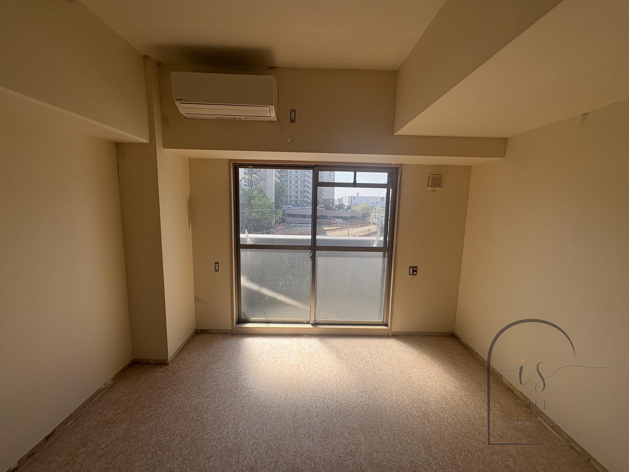 居室・リビング　※室内リフォーム中