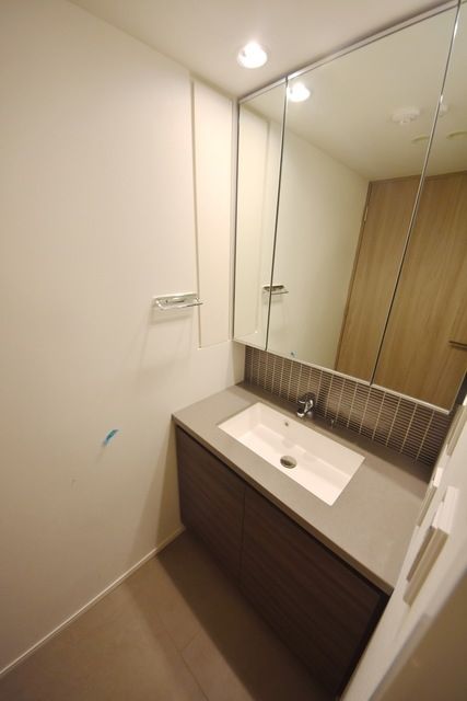 洗面設備　反転タイプです。