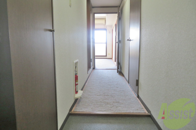 玄関　玄関からの写真になります。奥行きがあり広く見えますね。