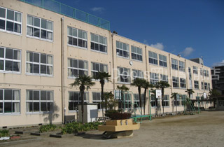 小学校　岡山市立三門小学校（小学校）まで751m