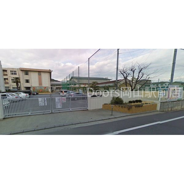 中学校　岡山市立石井中学校（中学校）まで1032m