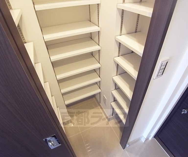 玄関　広いシューズボックスですよ