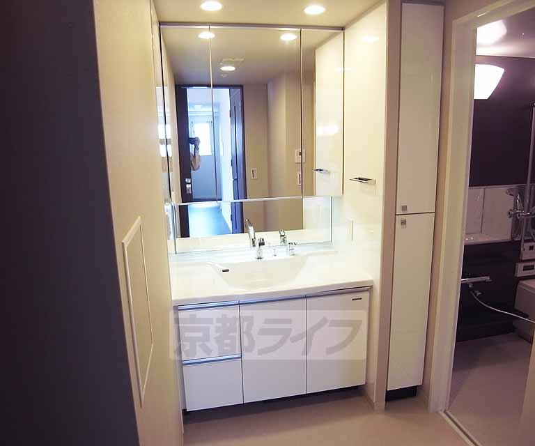 洗面設備　大きな鏡がいいですね