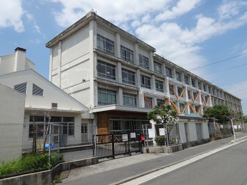 小学校　藤沢市立羽鳥小学校（小学校）まで756m