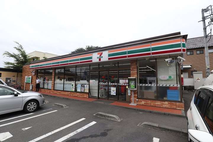 コンビニ　セブンイレブン（コンビニ）まで350m