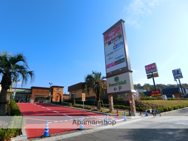 スーパー　フォレストモール木津川（スーパー）まで589m