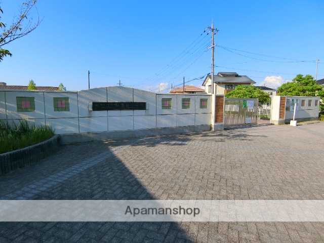 小学校　梅美台小学校（小学校）まで696m