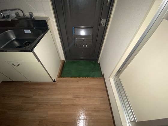 玄関　※別号室の写真です