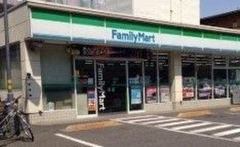 コンビニ　ファミリーマート高島平団地（コンビニ）まで240m