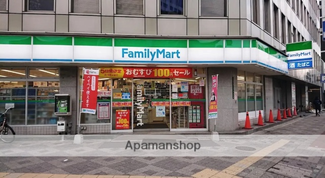 コンビニ　ファミリーマート（コンビニ）まで159m